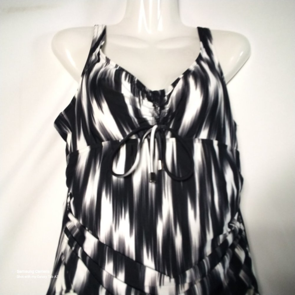 Magicsuit by Miraclesuit 1 Pc. Black & White Slimming Swimsuit NWT Size 14